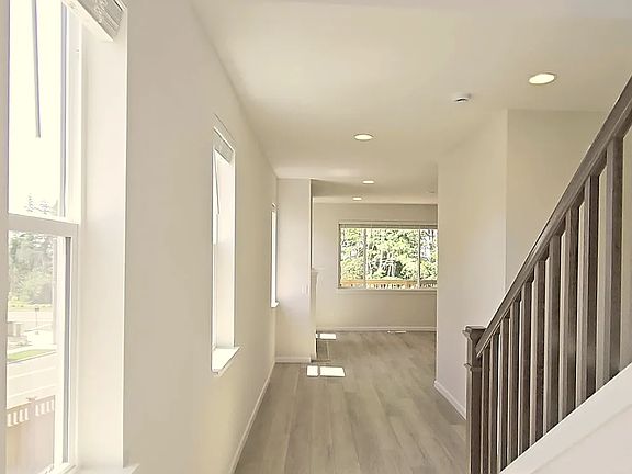 3rd image of 14936 Tyee Dr E