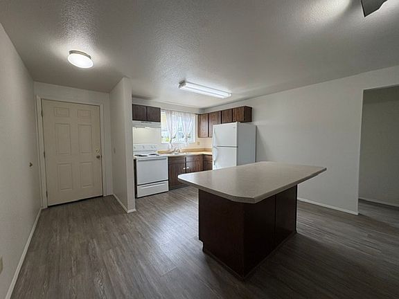 5th image of 680 D St APT A