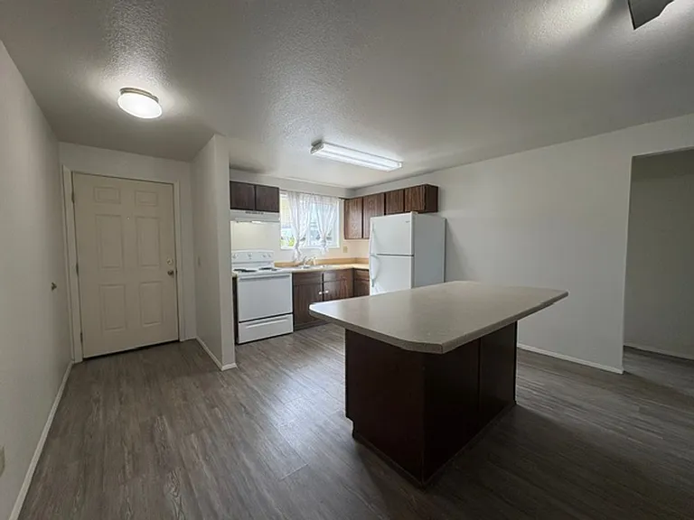 680 D St — Photo 5