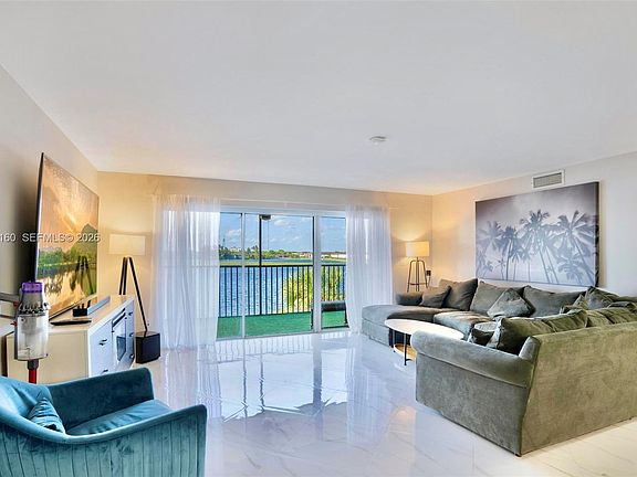 3rd image of 605 Ives Dairy Rd APT 305-7