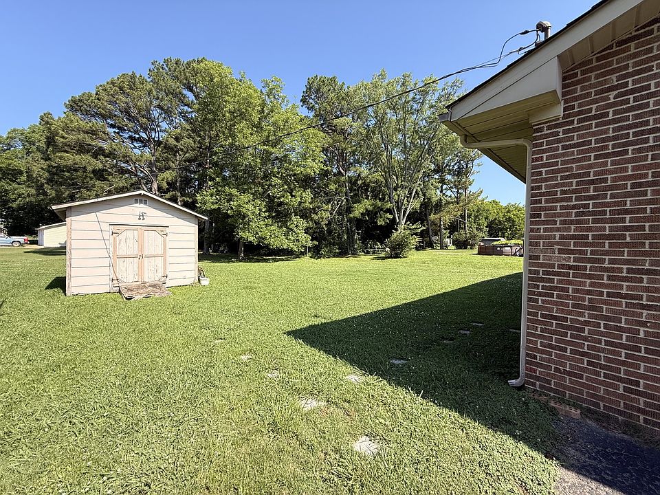 2nd image of 921 Horse Mountain Rd