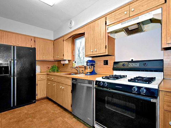 5th image of 308 1st St