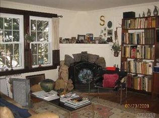 364 Cochran Pl, Valley Stream, NY 11581