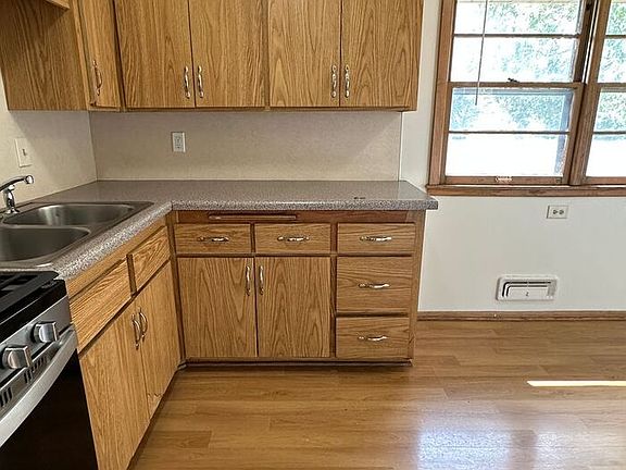 5th image of 4435 2 1/2 St NE