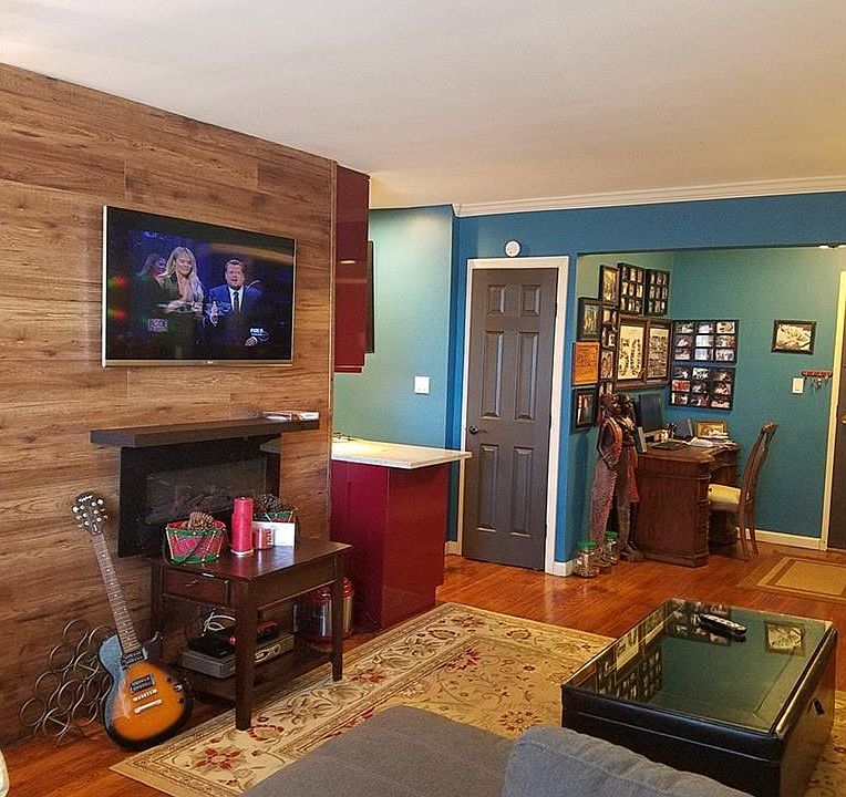 1st image of 42 Pine St APT 3A