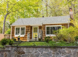 65 Hollow Rd, Stony Brook, NY 11790