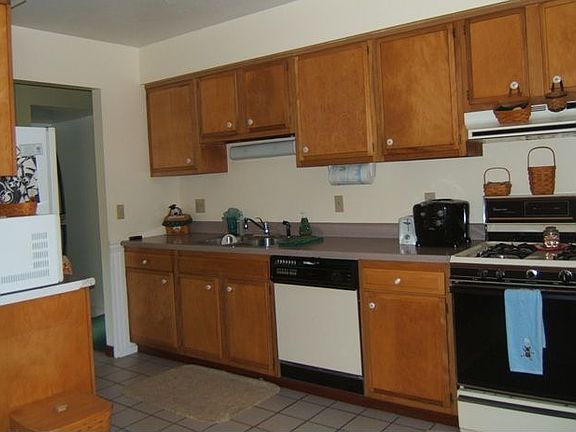4th image of 10284 Westwood Ave