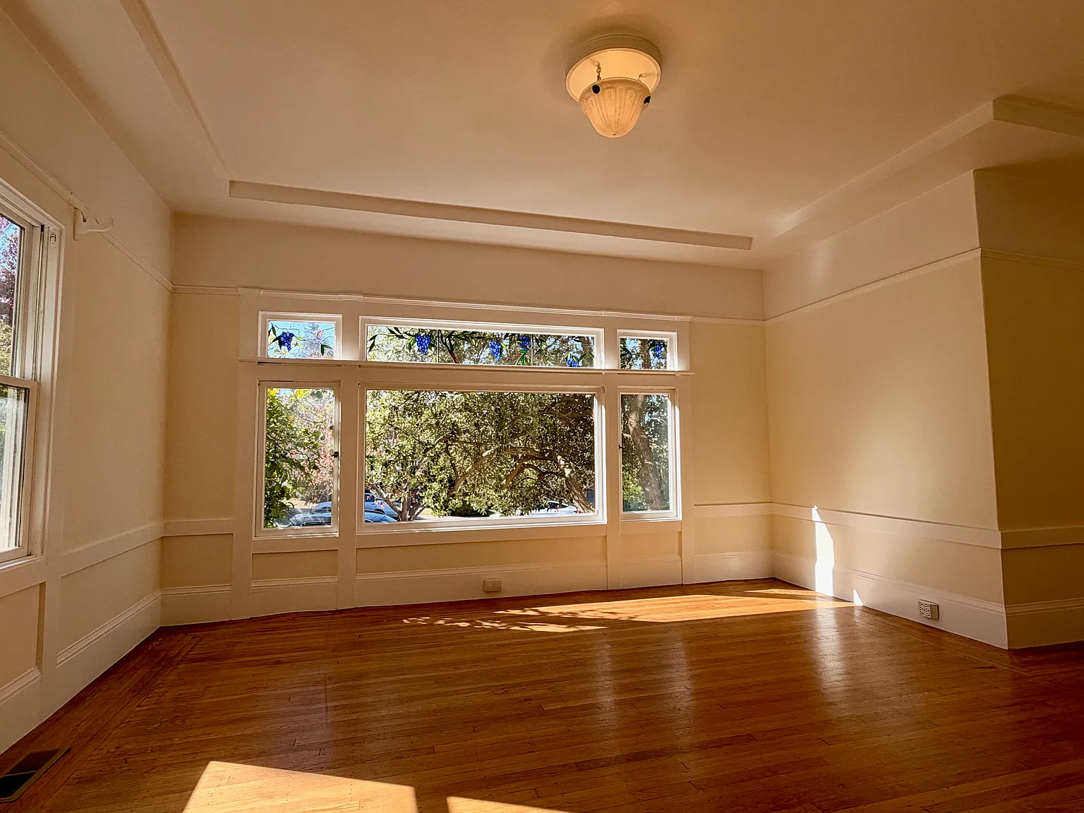 1 bed, 1000 sqft, $3,350 — Photo 1