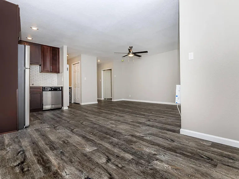 4401 Central Ave — Photo 28