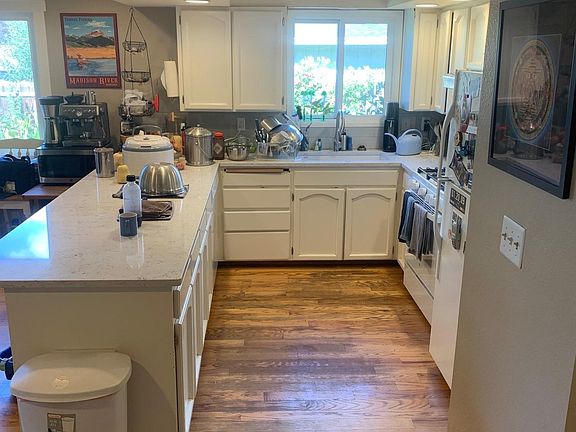 3rd image of 127 Cypress Cir