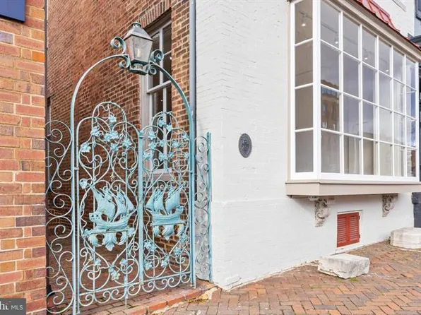 323 S Washington St #201, Alexandria, VA 22314