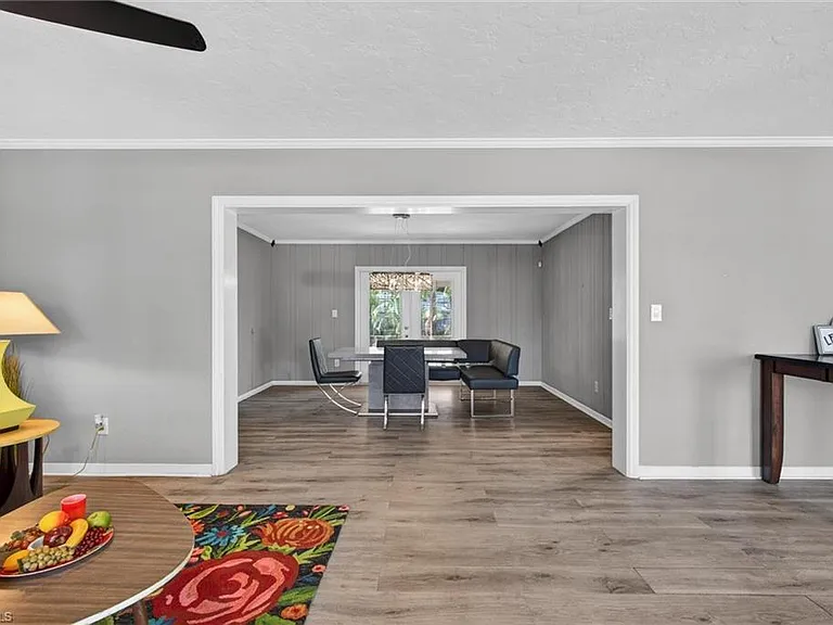 1420 Maravilla Ave — Photo 35