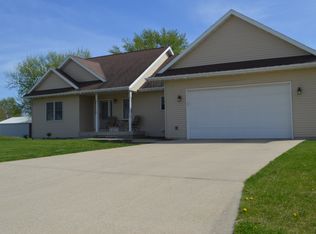 135 Winsor Ridge Dr, Raymond, IA 50667