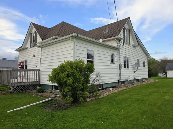 409 Main St, Colesburg, IA 52035