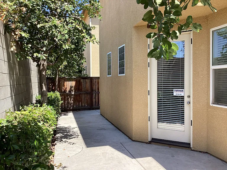7009 N Harmony Dr — Photo 38