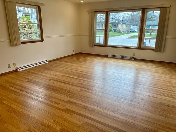 Living Room with oak hardwood flooring.