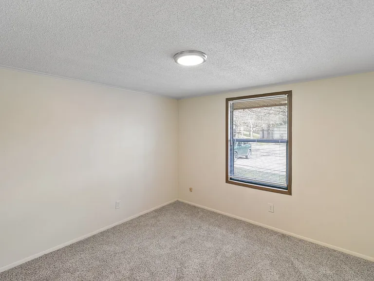 1373 Montgomery Ct — Photo 38