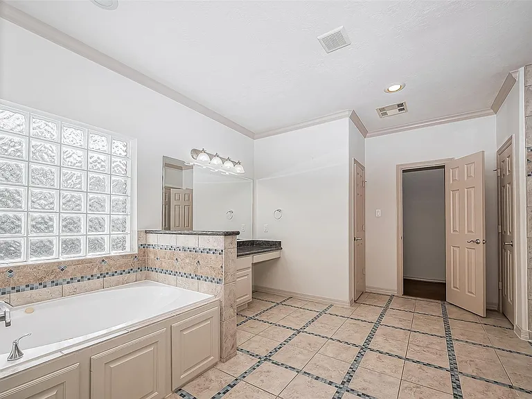 1522 Olive Park — Photo 29