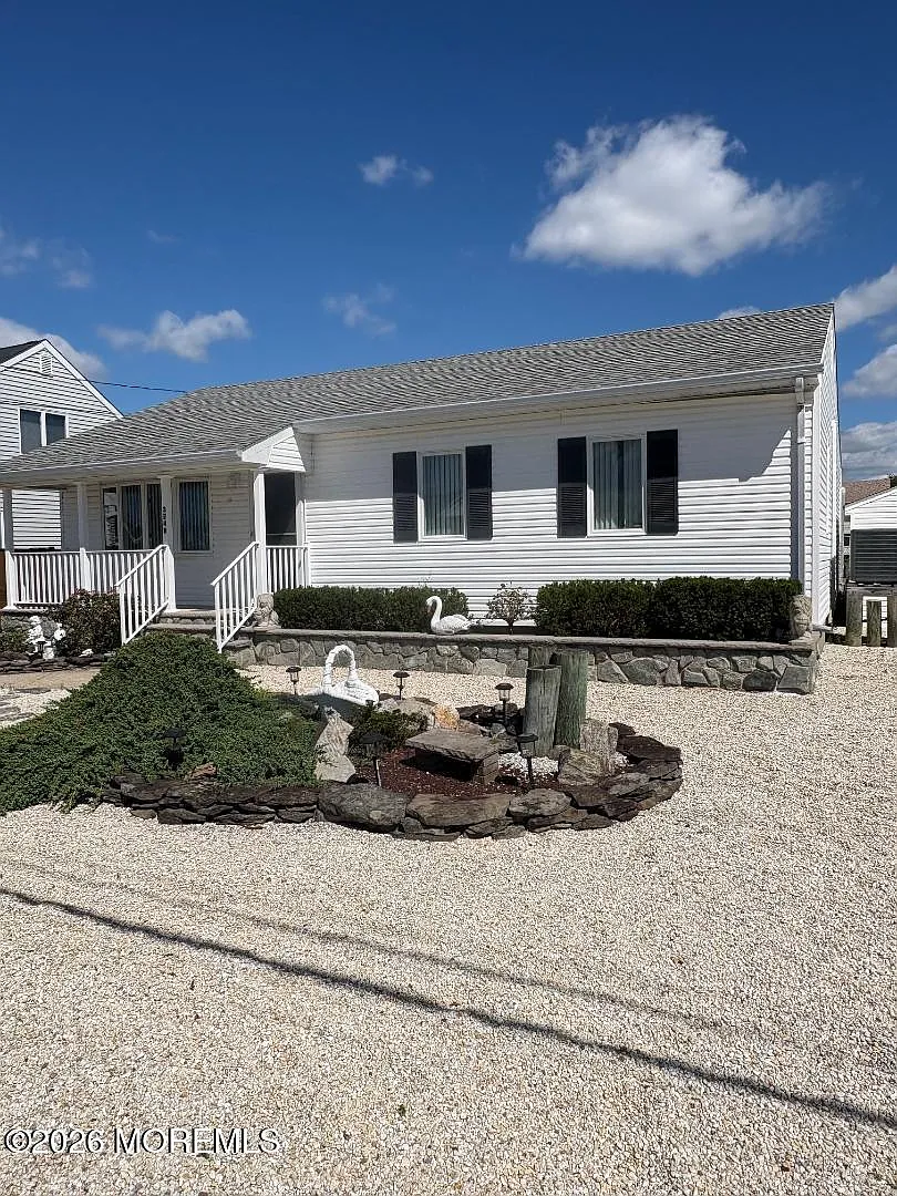 3 bed, 1440 sqft, $3,000 — Photo 1