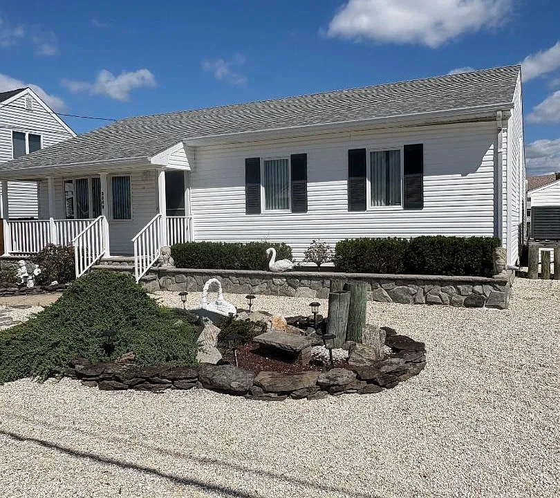 3248 Beachview Dr