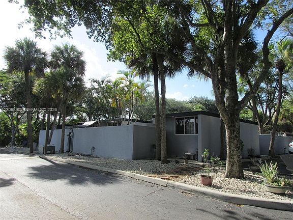 3rd image of 16330 Oak Walk