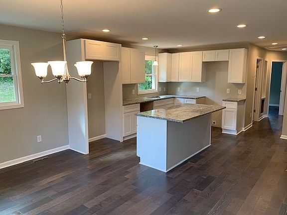 5th image of 601 Troy Ct