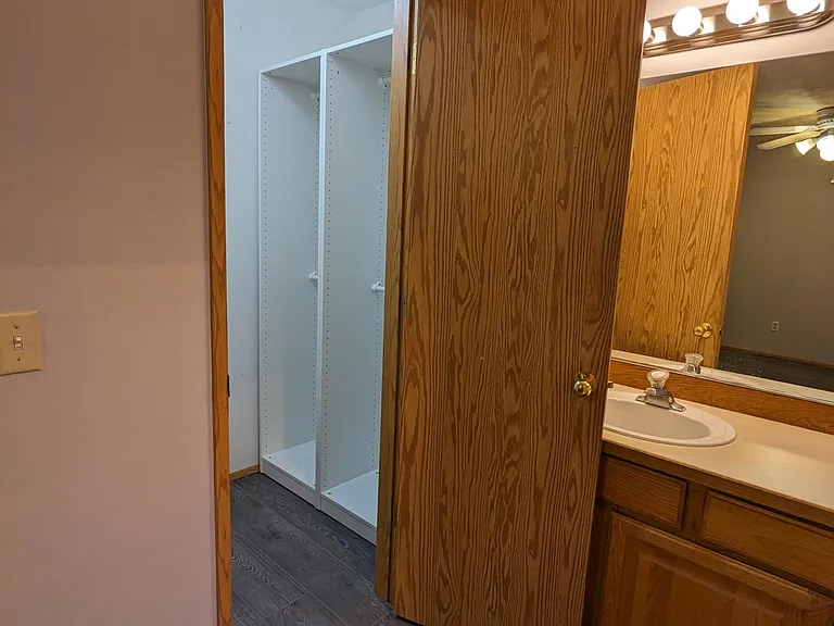 815 Sieverkropp Dr — Photo 17
