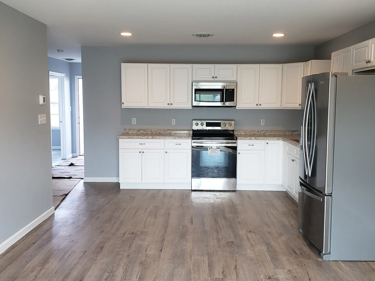 3 bed, 1305 sqft, $1,550 — Photo 1