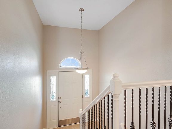 4th image of 722 NW Scenic Ln