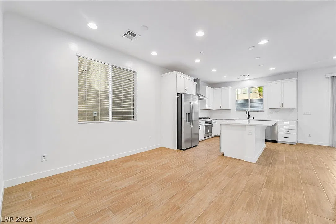 4 bed, 3.0 bath, 2310 sqft, $2,695 — Photo 3