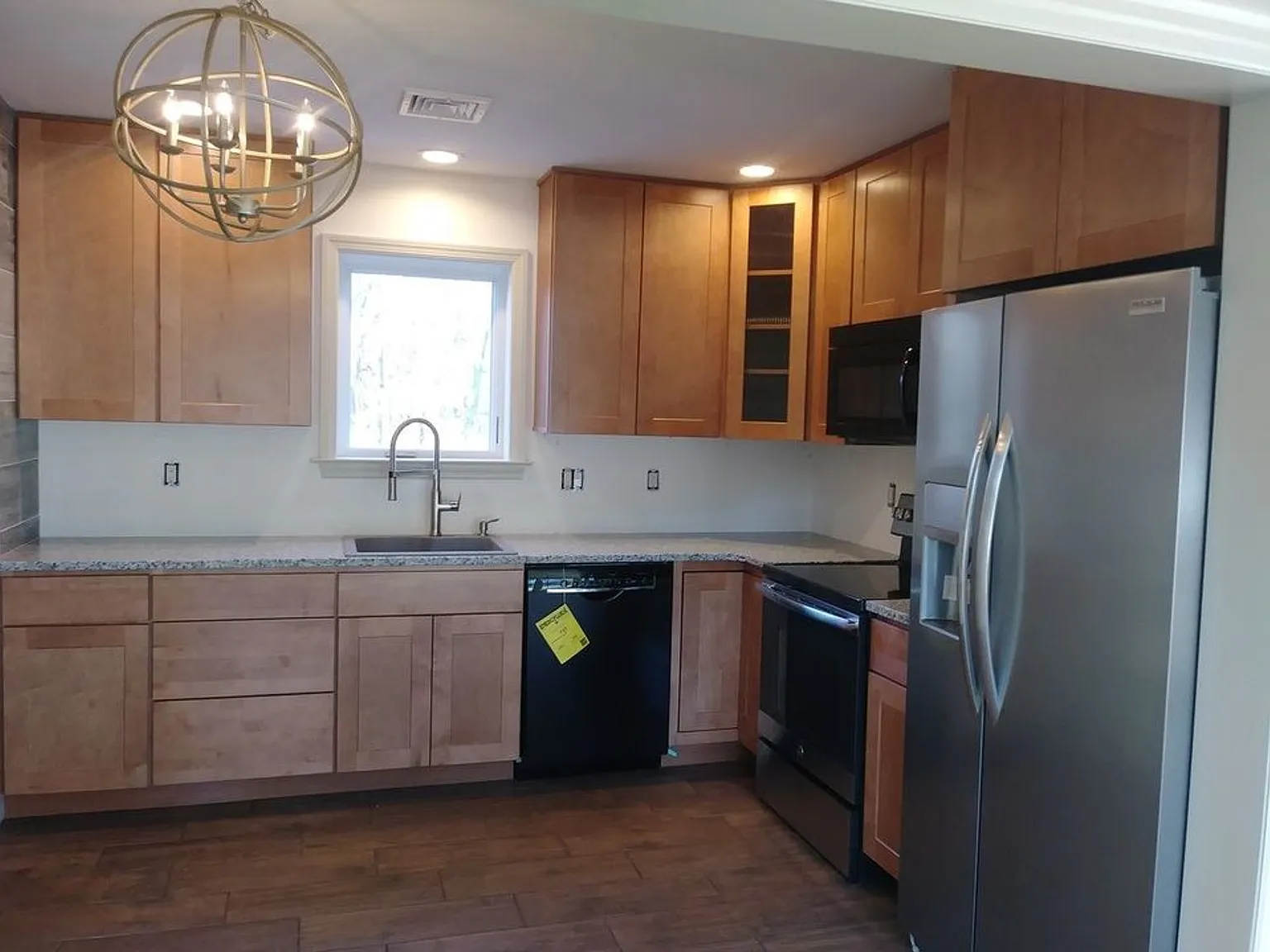 3 bed, 1270 sqft, $1,995 — Photo 2