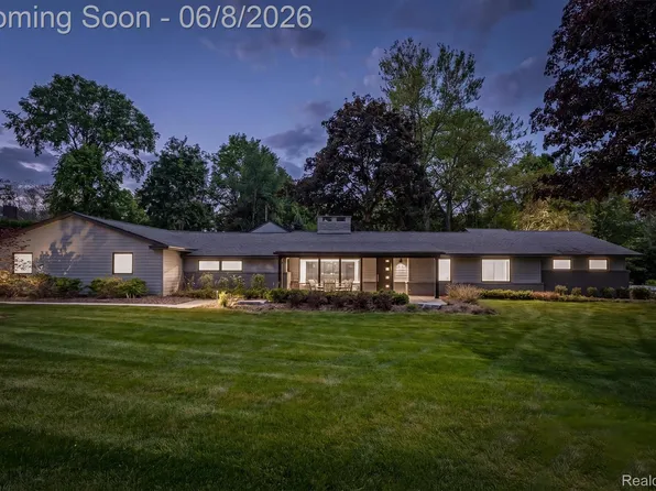 3885 Oakland Dr, Bloomfield Hills, MI 48301