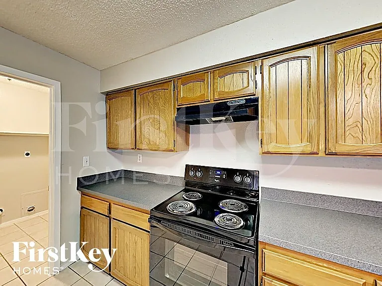 10507 Village Trail Dr — Photo 4