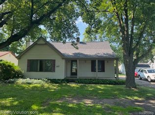 97 W Drahner Rd, Oxford, MI 48371