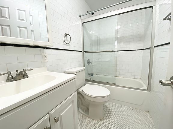 4th image of 216 W 16th St APT 3A
