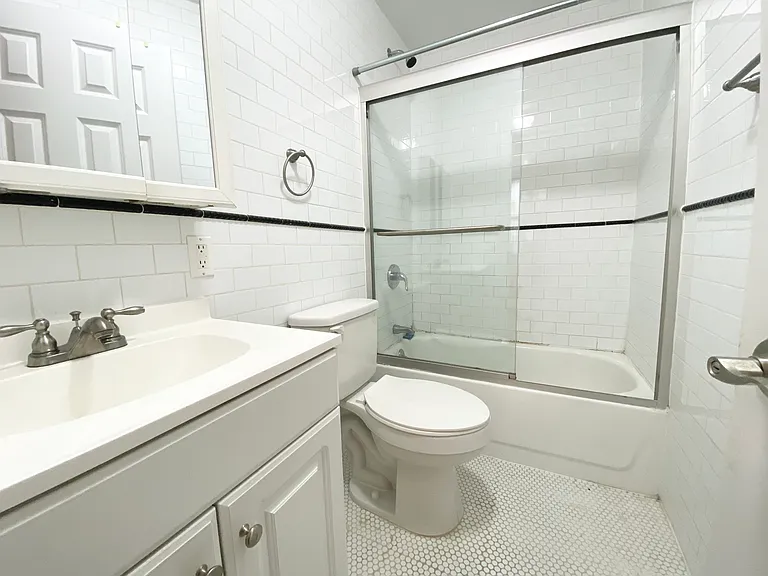 216 W 16th St #3B — Photo 6