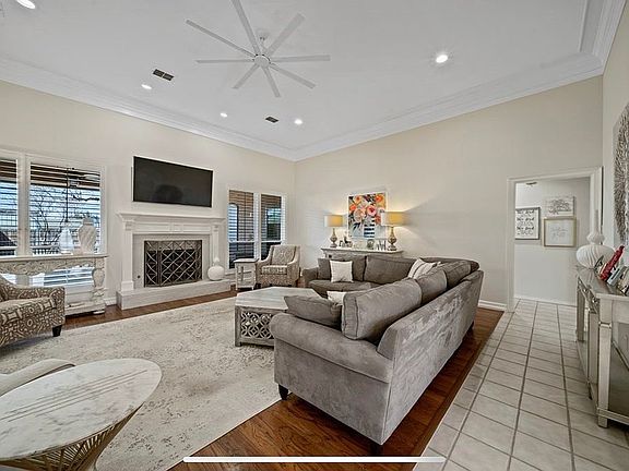 4th image of 4512 Hilltop Dr