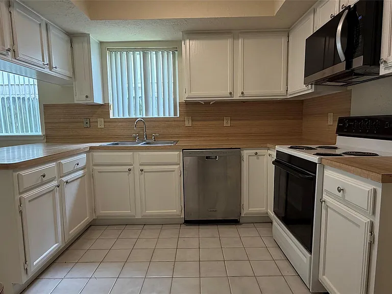 11614 Inga Ln — Photo 11