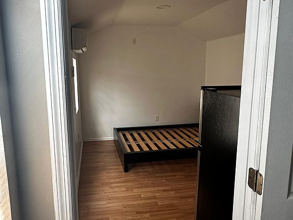 4th image of 7814 Mandarin Dr