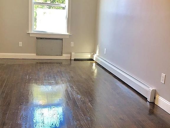 5th image of 619 Coster St #2
