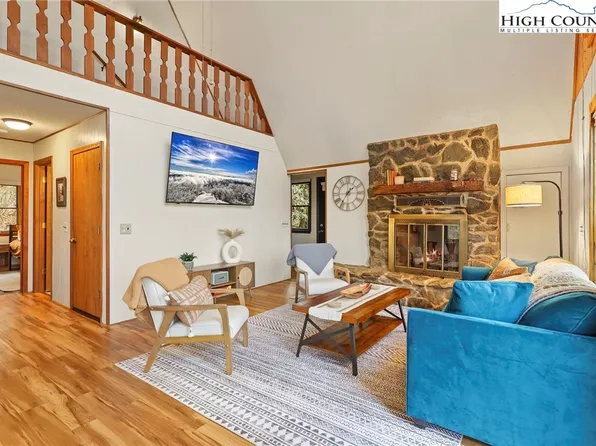 450 Woodland Hills Drive, Elk Park, NC 28622