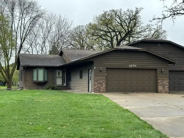 1250 Rolling Oaks Ln NW, Hutchinson, MN 55350