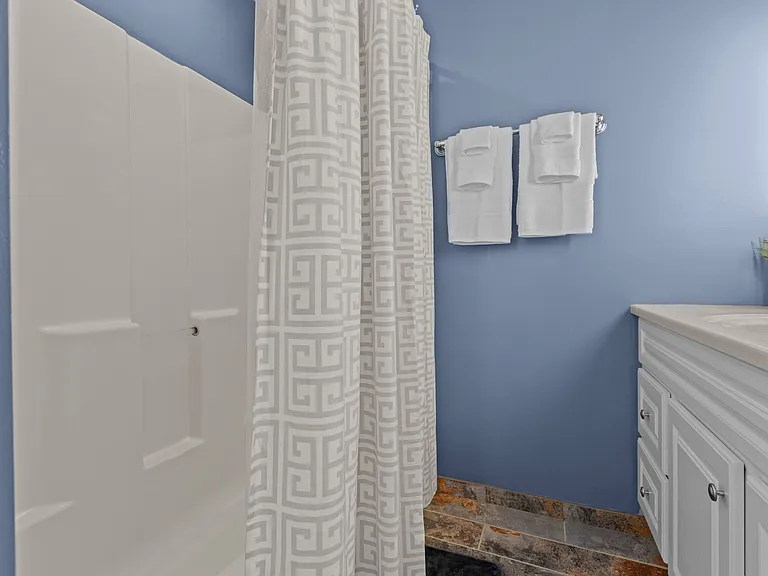 607 Foreland St — Photo 10