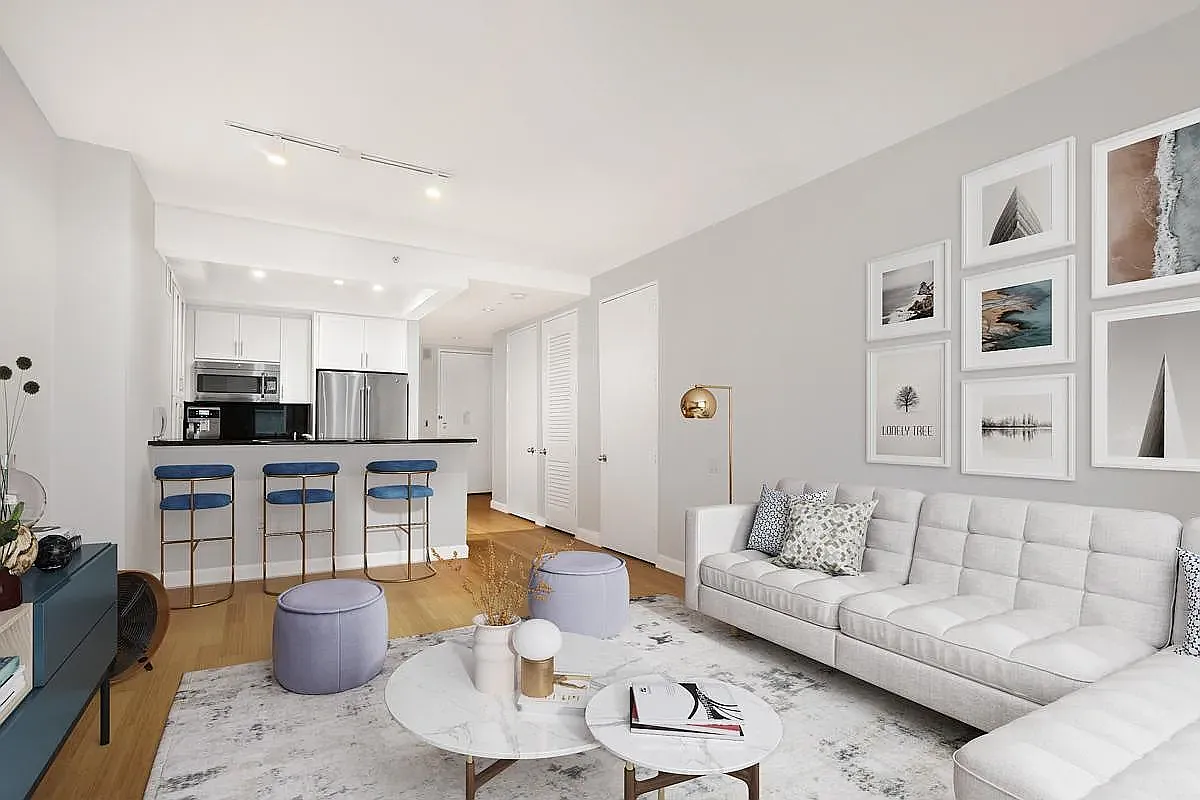 320 West 38th Street — Photo 2