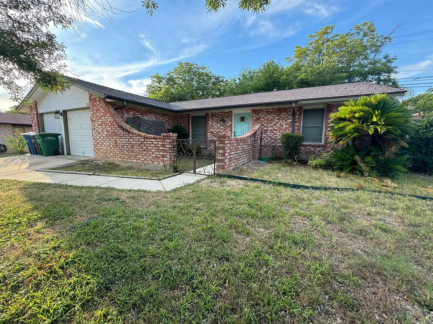 Welcome to this charming 3 bedroom, 2 bathroom home located in the heart of San Antonio, TX — Photo 1