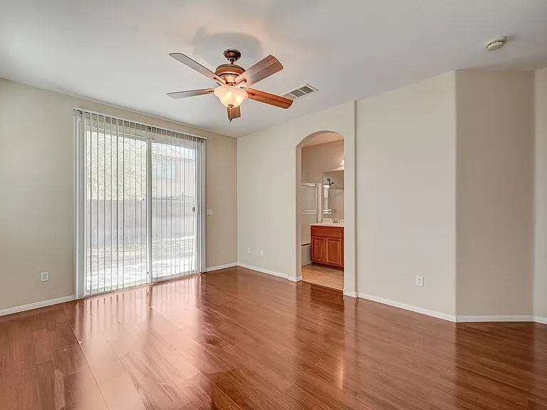 4421 Desert Home Ave — Photo 30