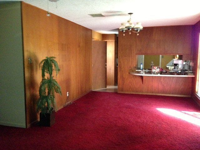 2nd image of 2303 Lynn Dr