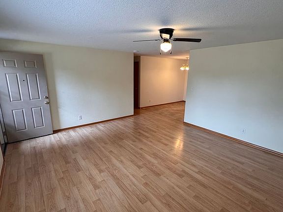 5th image of 10604 NE 47th St