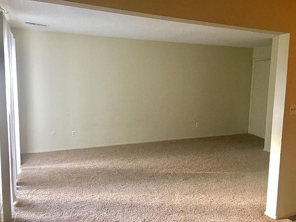 3rd image of 221 Garfield Ave APT C
