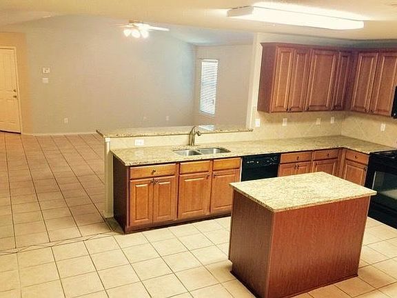 5th image of 806 Magnolia Bnd